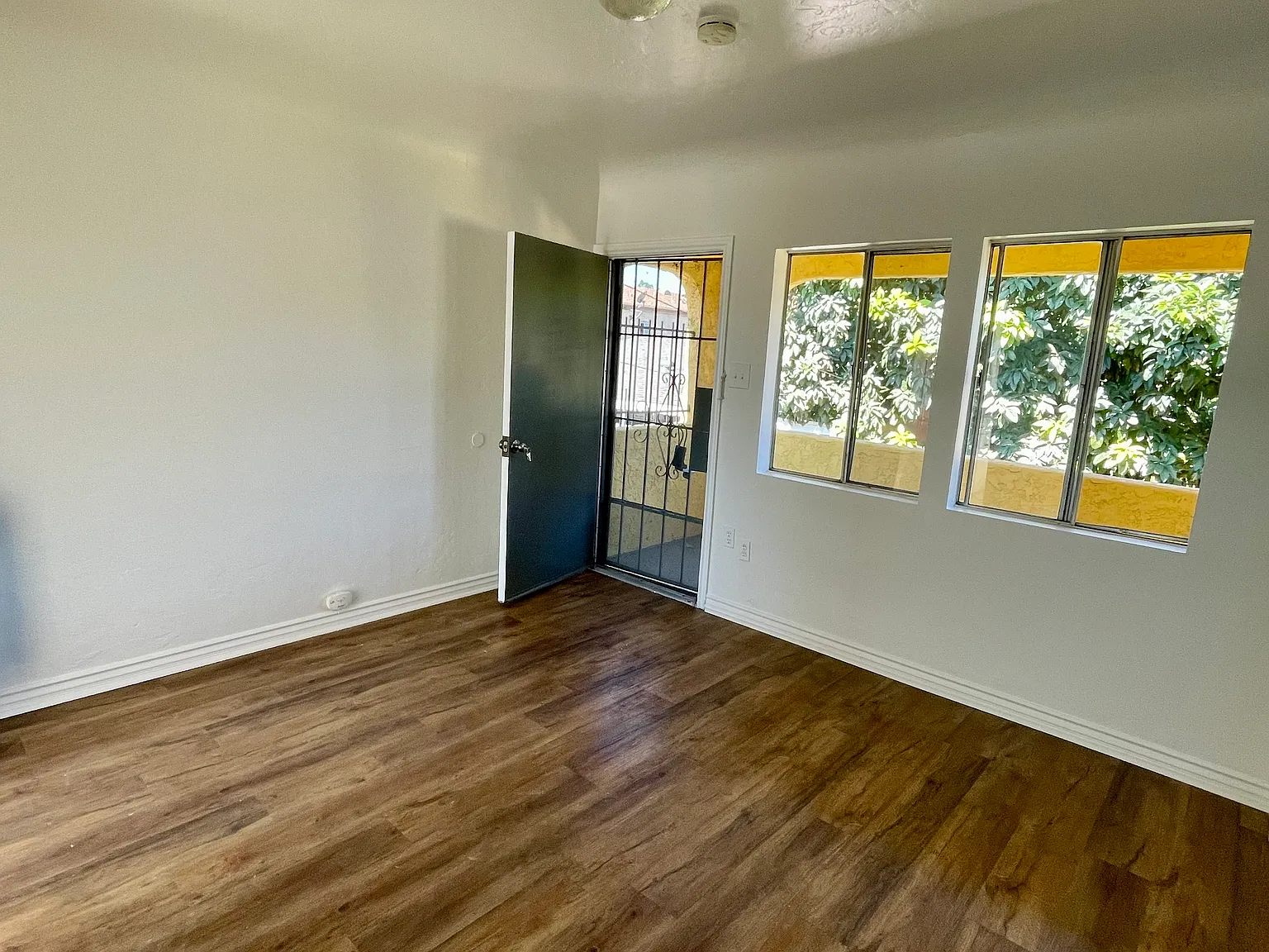 Studio, 200 sqft, $1,275 — Photo 3