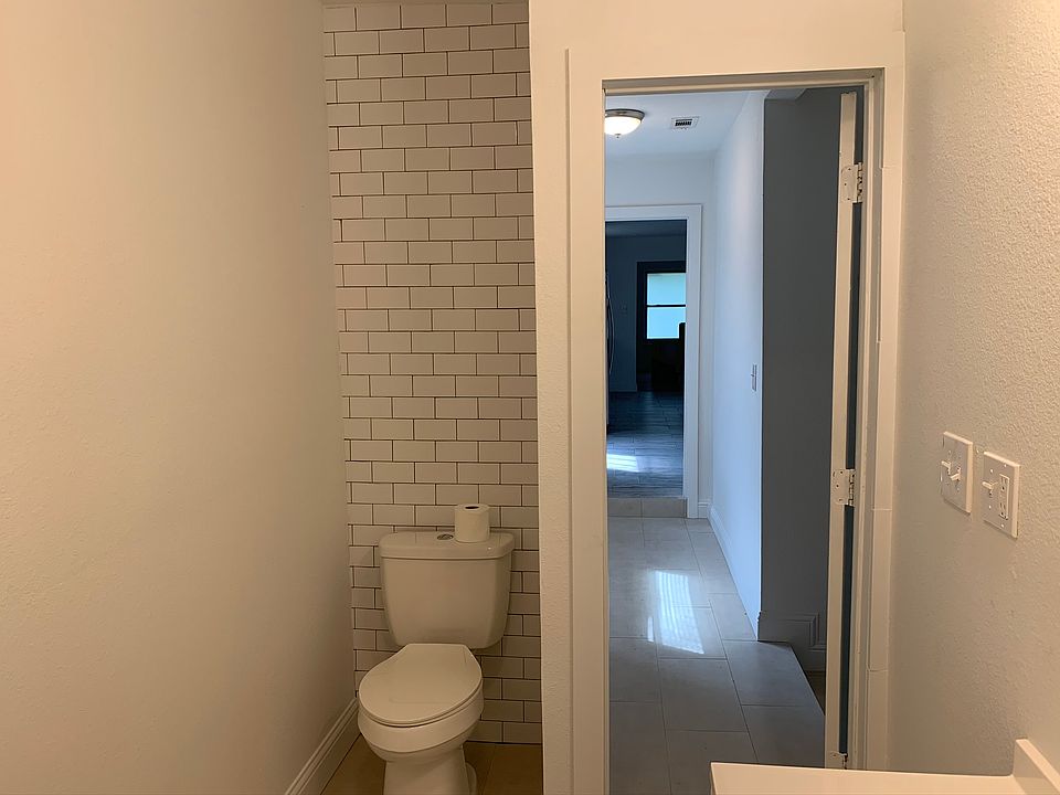 1st image of 3916 Savannah Dr