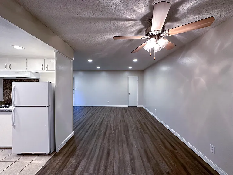 241 S Hudson Ave #12 — Photo 17