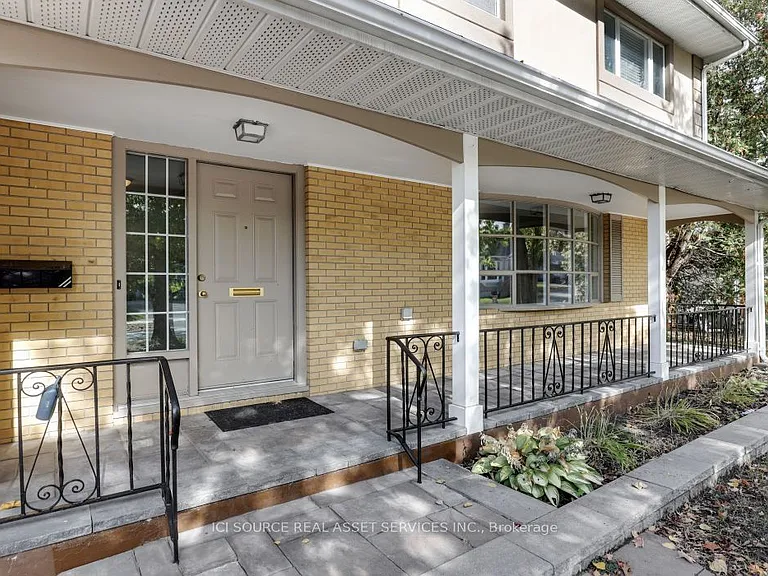 1371 Kilborn Ave — Photo 4