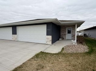 910 G Avenue Pl, Kearney, NE 68847