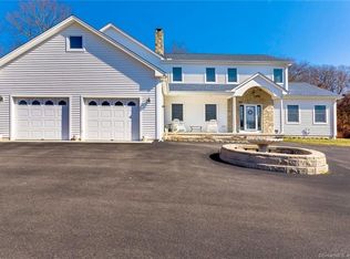 13 Giovanni Dr, Waterford, CT 06385