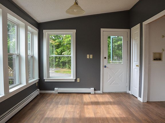 4th image of 593 Abbott Road
