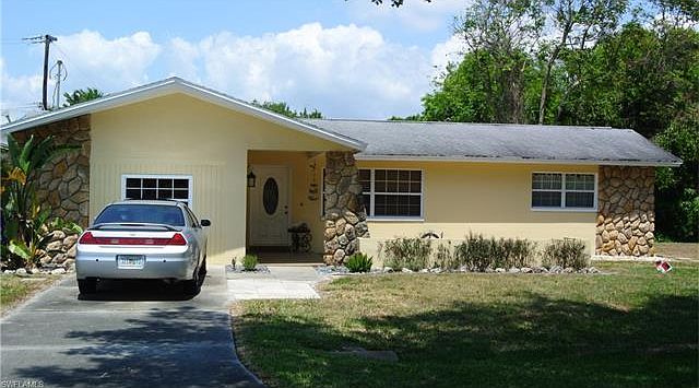 1st image of 931 Entrada Dr N