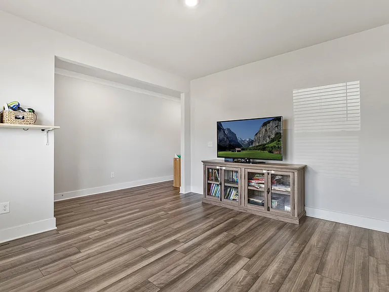 304 Garrison Grove Dr — Photo 14