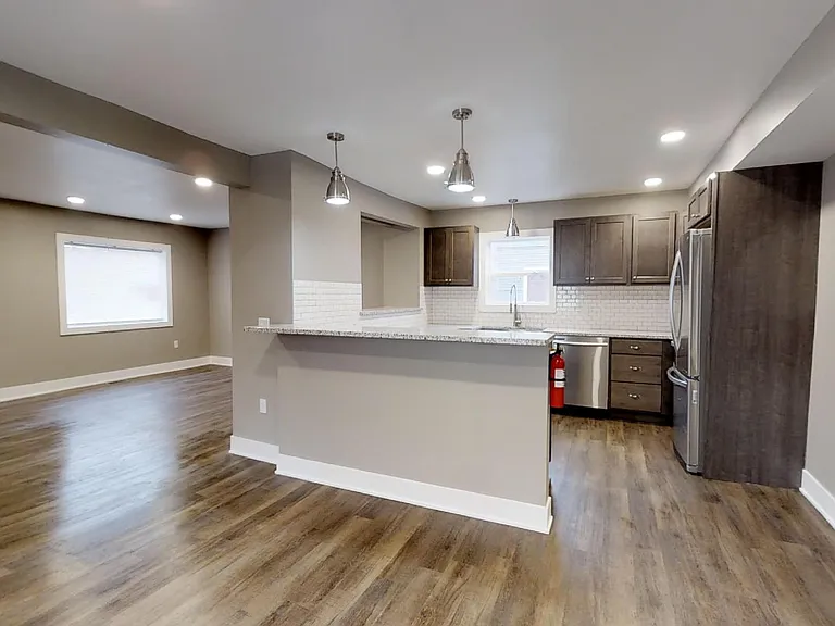 1410 Forbes St — Photo 6