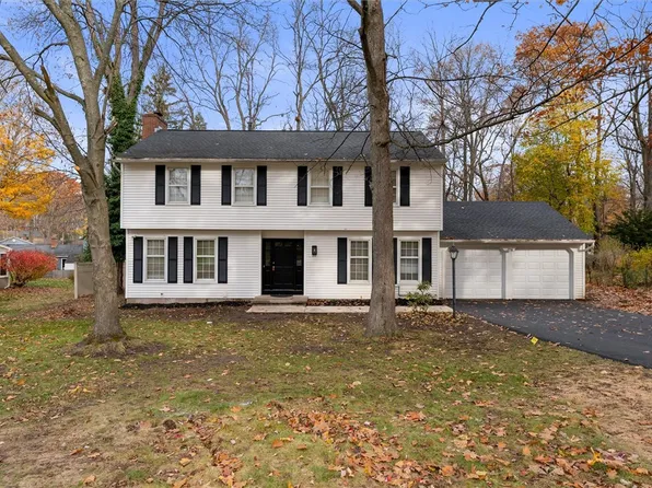 80 Country Corner Ln, Fairport, NY 14450