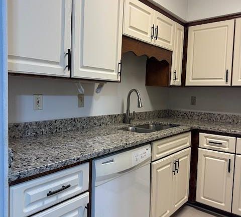 3rd image of 1808 State St APT 207