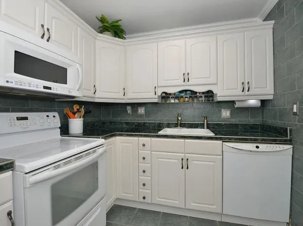 8629 N Servite Dr Unit 202, Milwaukee, WI 53223