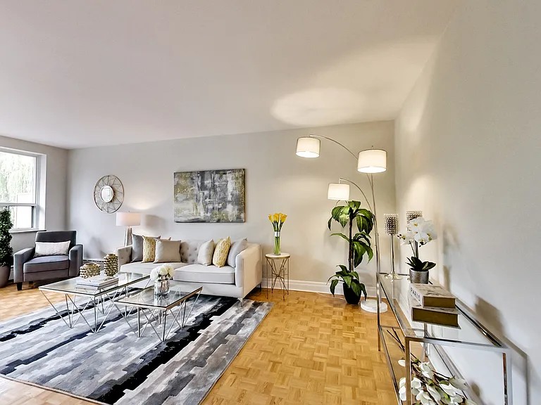 42 Glen Elm Ave #206 — Photo 44