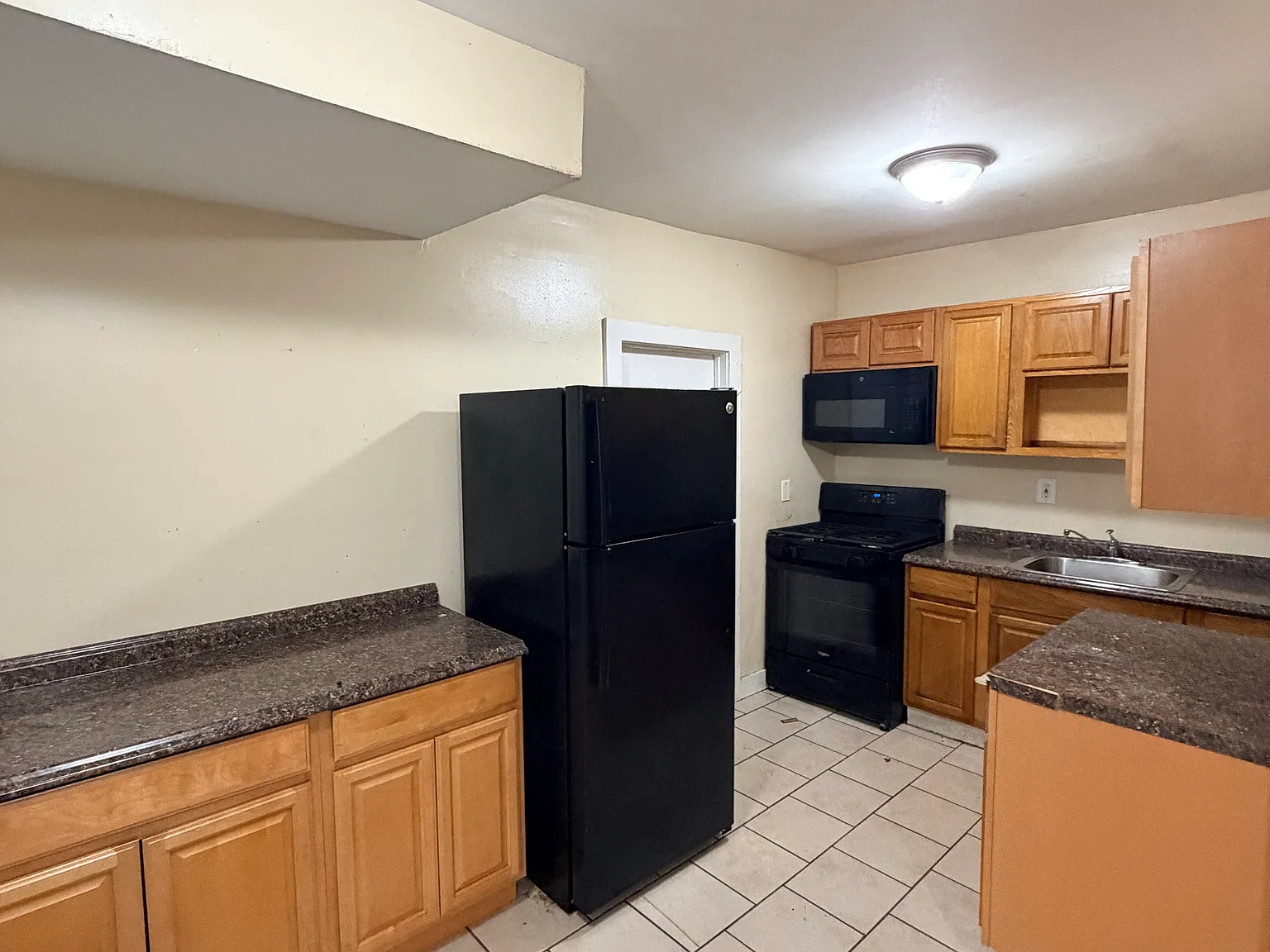 4 bed, $1,875 — Photo 1