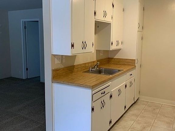 3rd image of 3180 Oak Knoll Dr APT B