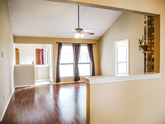 2nd image of 3106 Cambridgeshire Dr