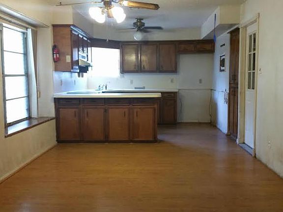 3rd image of 2724 Luzon Dr