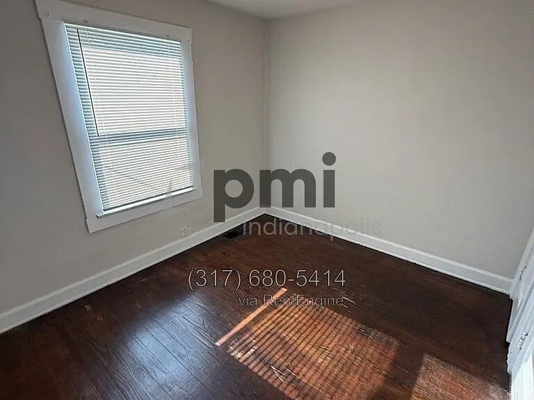 943 N Drexel Ave — Photo 16