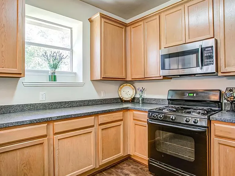 1208 Shamrock Dr — Photo 10