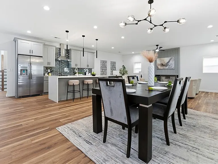 1386 Elizabeth Ave SW — Photo 4