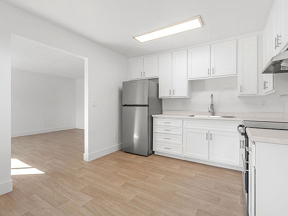 3rd image of 9209 Kenwood Dr #44