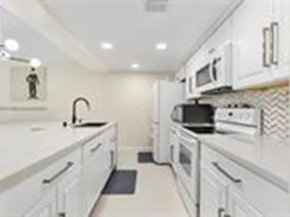 1281 W Fairway Rd #1281, Hollywood, FL 33026