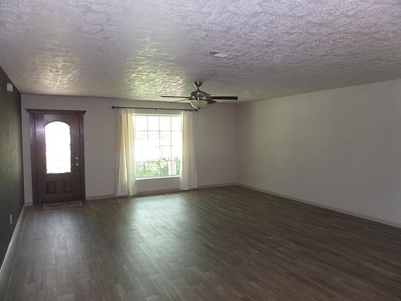 3rd image of 114 Wood Manor Ln