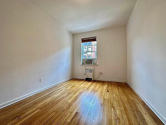 3rd image of 248 W 21st St #4E