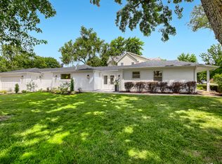 132 Mohawk Dr, Clarendon Hills, IL 60514