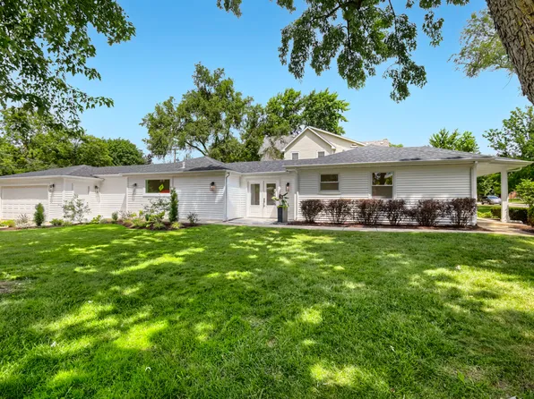 132 Mohawk Dr, Clarendon Hills, IL 60514