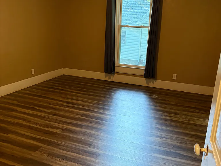 402 N Linn St — Photo 10
