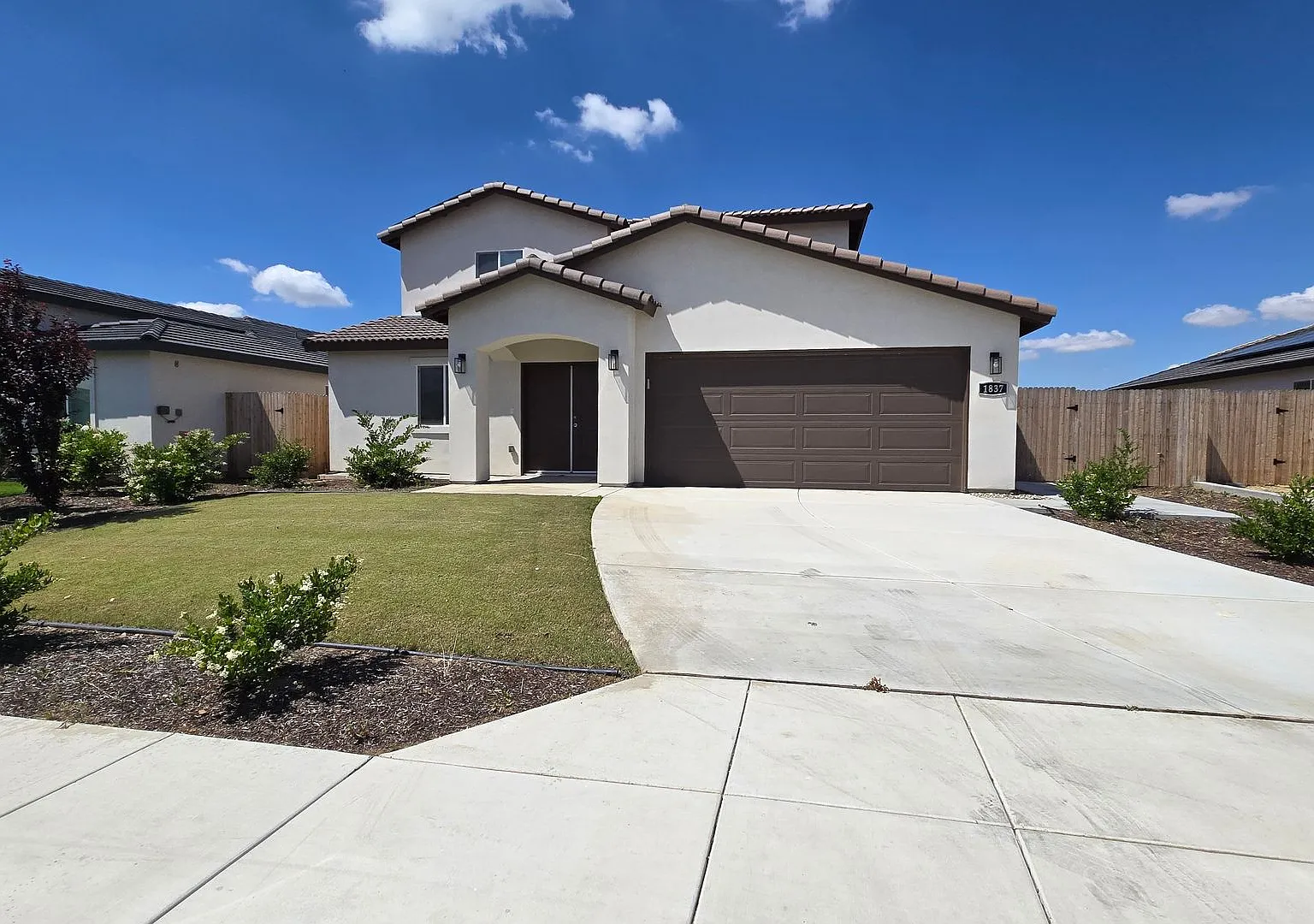 1837 Walnut Drive - House in Arvin, CA. — Photo 1