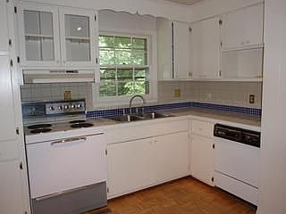 1st image of 422 E L St