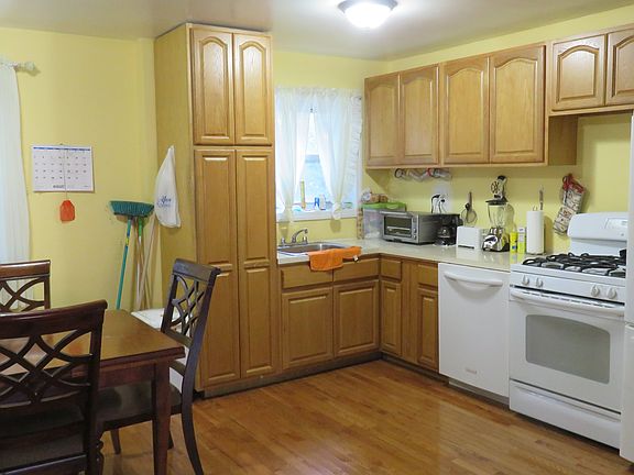 3rd image of 2575 Seymour Ave