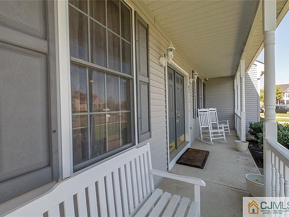 5th image of 41 Julie Ct