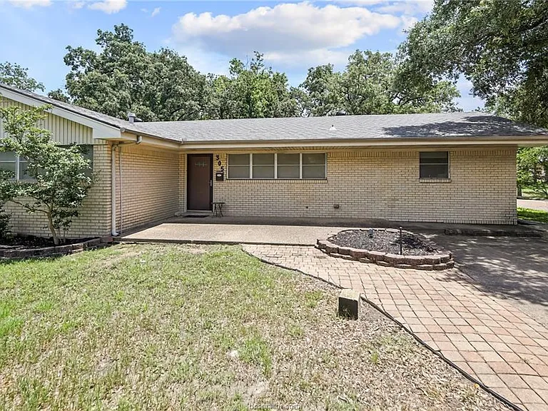 305 Brookside Dr W — Photo 6