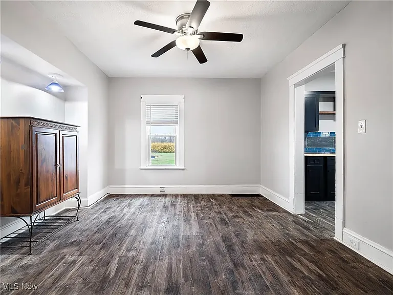 1821 Kenneth Ave — Photo 6