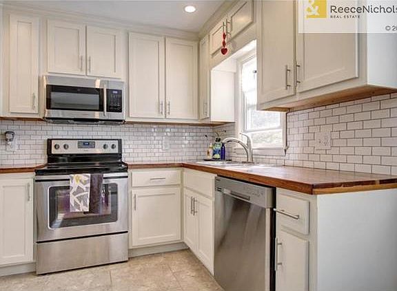 5th image of 7911 W 87th St