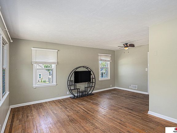 4th image of 602 S 40th St