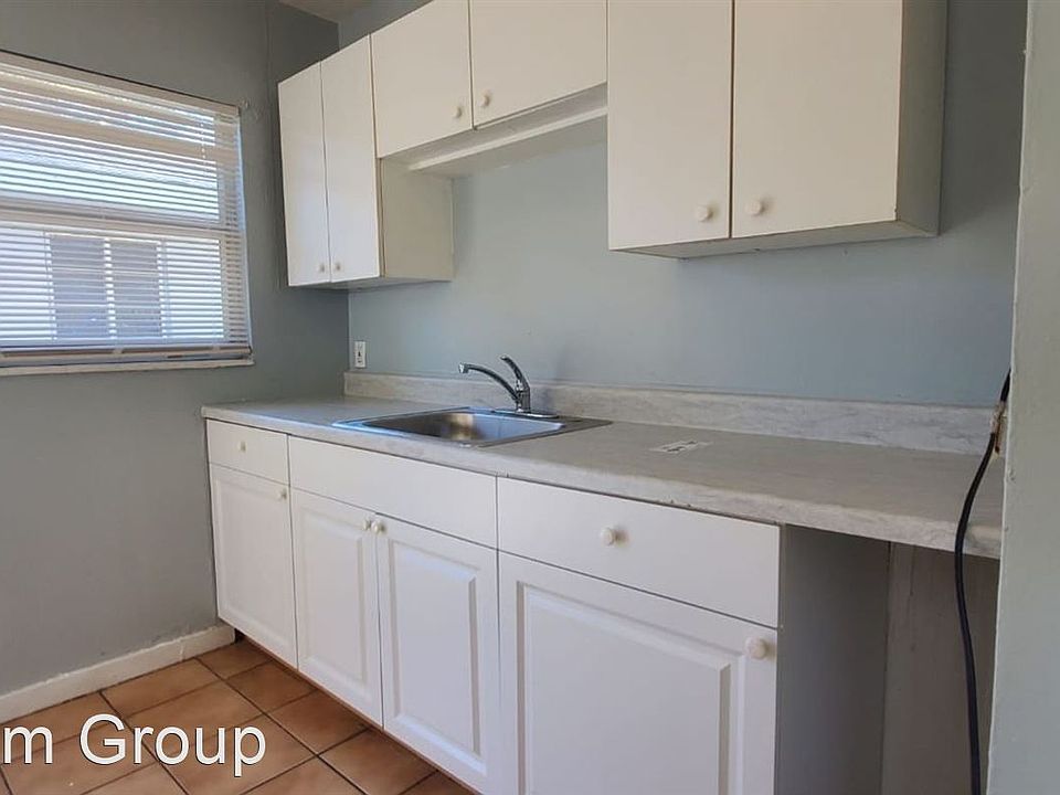 1st image of 851 22nd Ave S Unit 1