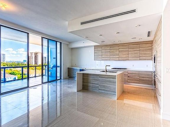 5th image of 3250 NE 188th St APT 704