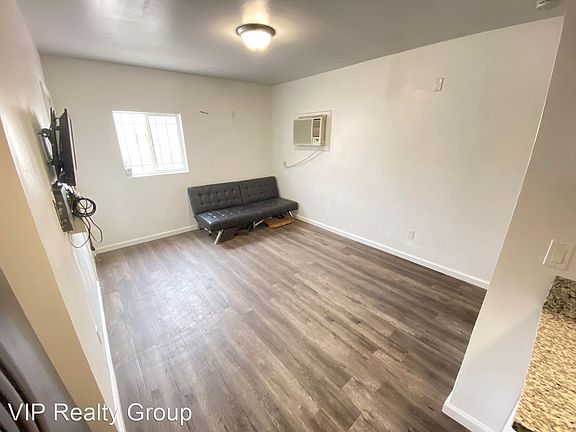 5th image of 1721 Santa Paula Dr Unit E