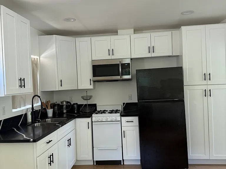 22052 Avenue San Luis — Photo 6
