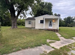 2 Beyers Ave, Pana, IL 62557