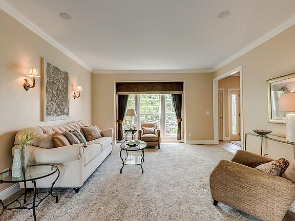 5th image of 760 Doncaster Dr