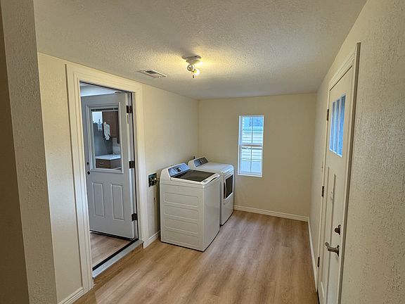 3rd image of 318 Clayton St