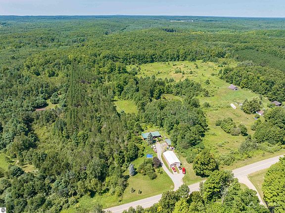 4th image of 4917 Deckerville Rd