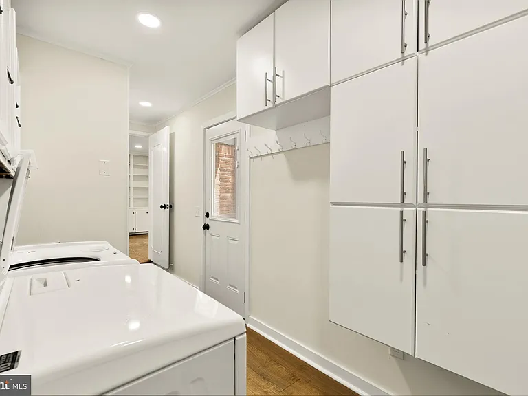 8416 Fox Run — Photo 31