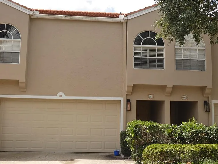 617 Segovia Ct NE — Photo 3