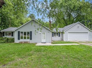 8476 Coldwater Rd, Flushing, MI 48433