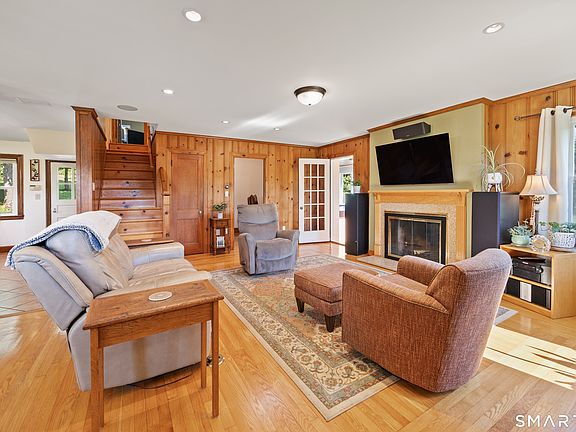 4th image of 161 Upper State Street