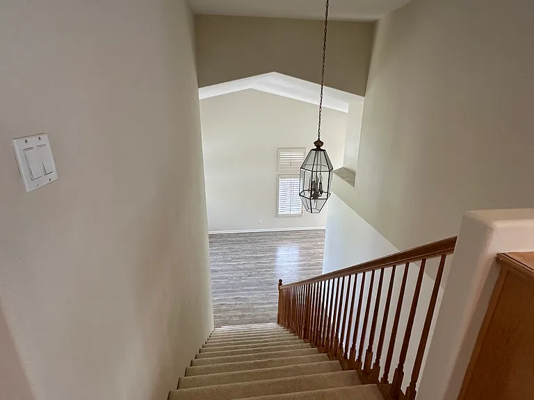 2104 Lynwood Way — Photo 3