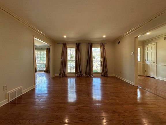 3rd image of 7071 Riverwood St